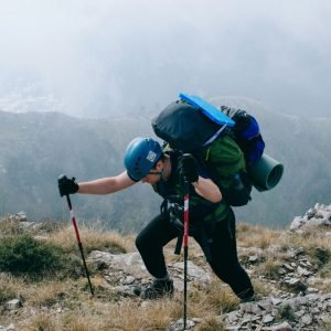 trekker-ascending-high-altitude-trail-with-heavy-bag-pack-trek-fitness-score-guide