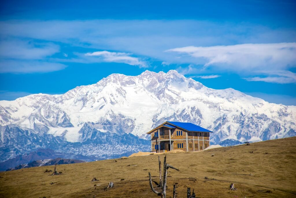 snowy-mountain-top-experiences-in-west-bengal